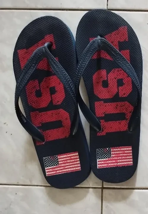 USA men sport pool slippers