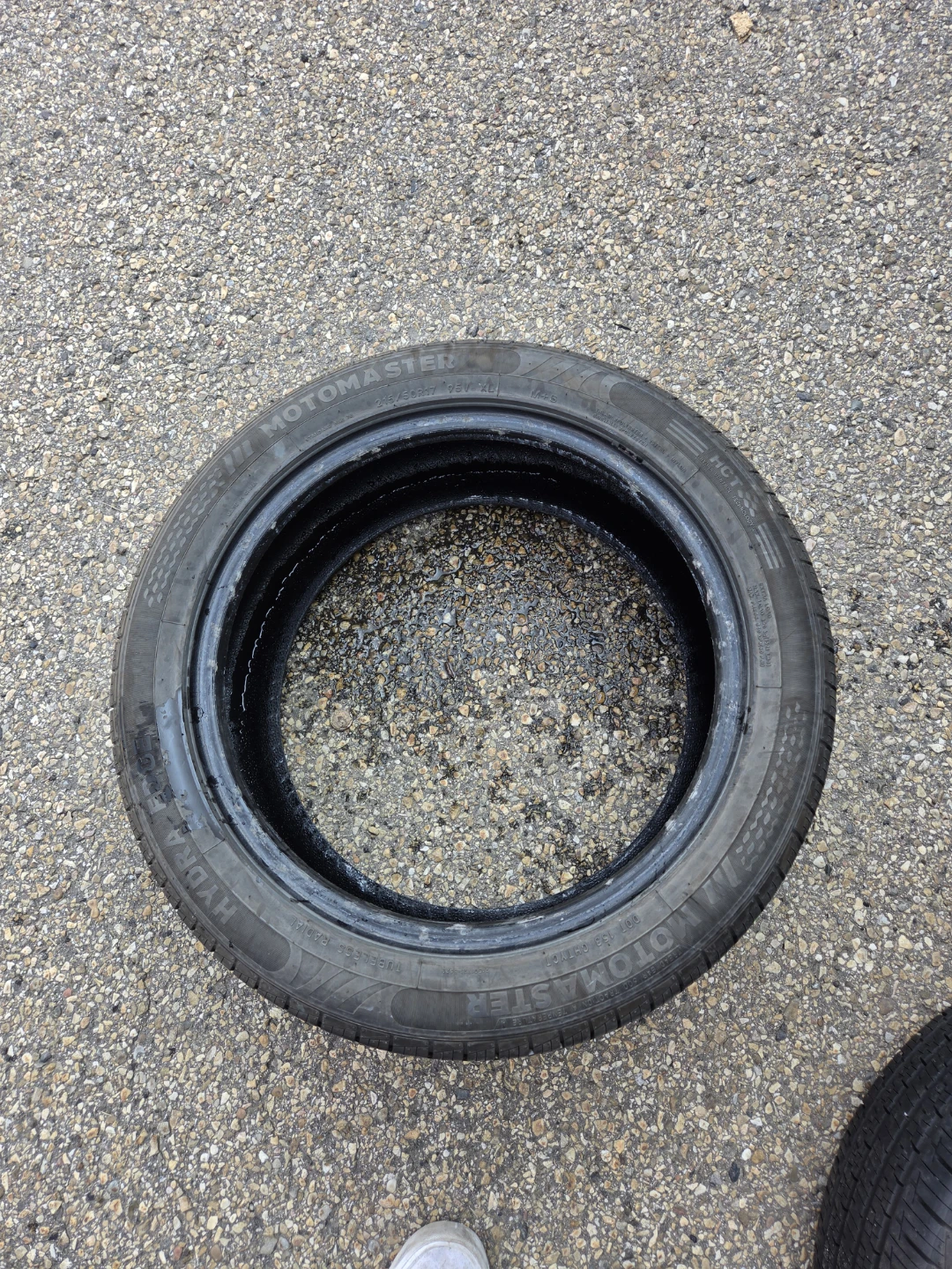 215/50R17 Hydraedge Tire set of 2 - photo 3