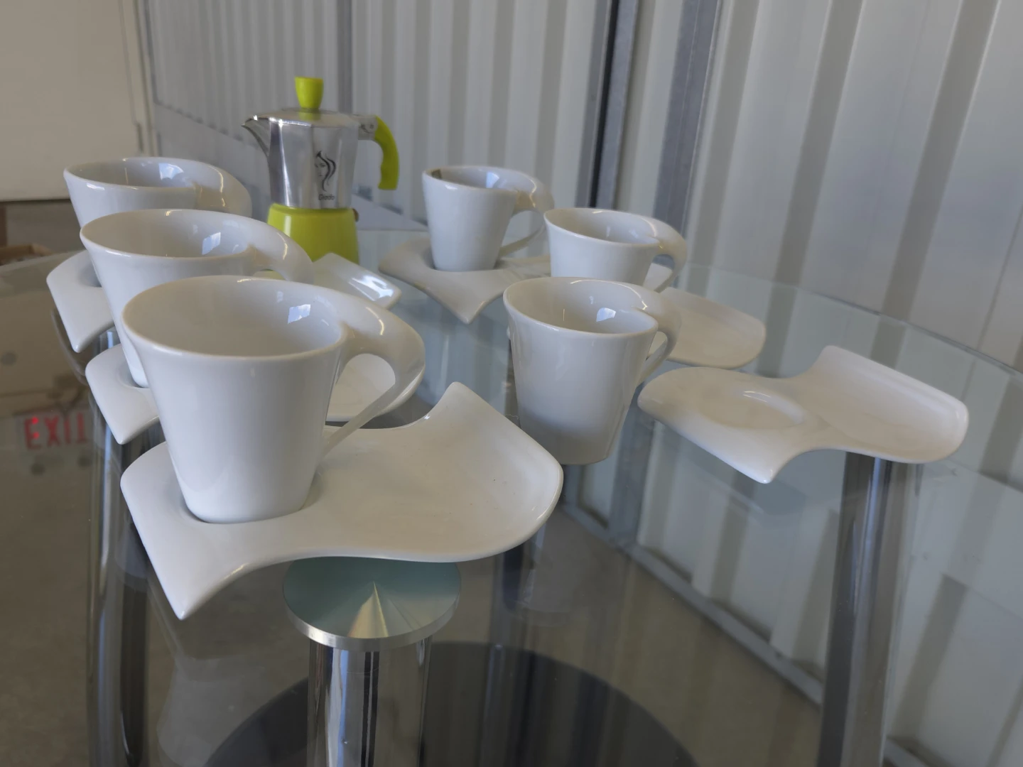 Mini Pot with 6 Cups and Saucers
