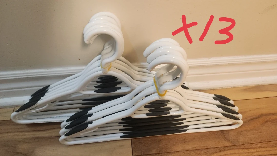 Plastic Clothes Hangers & Pants Hanger (Set of 25 +1)