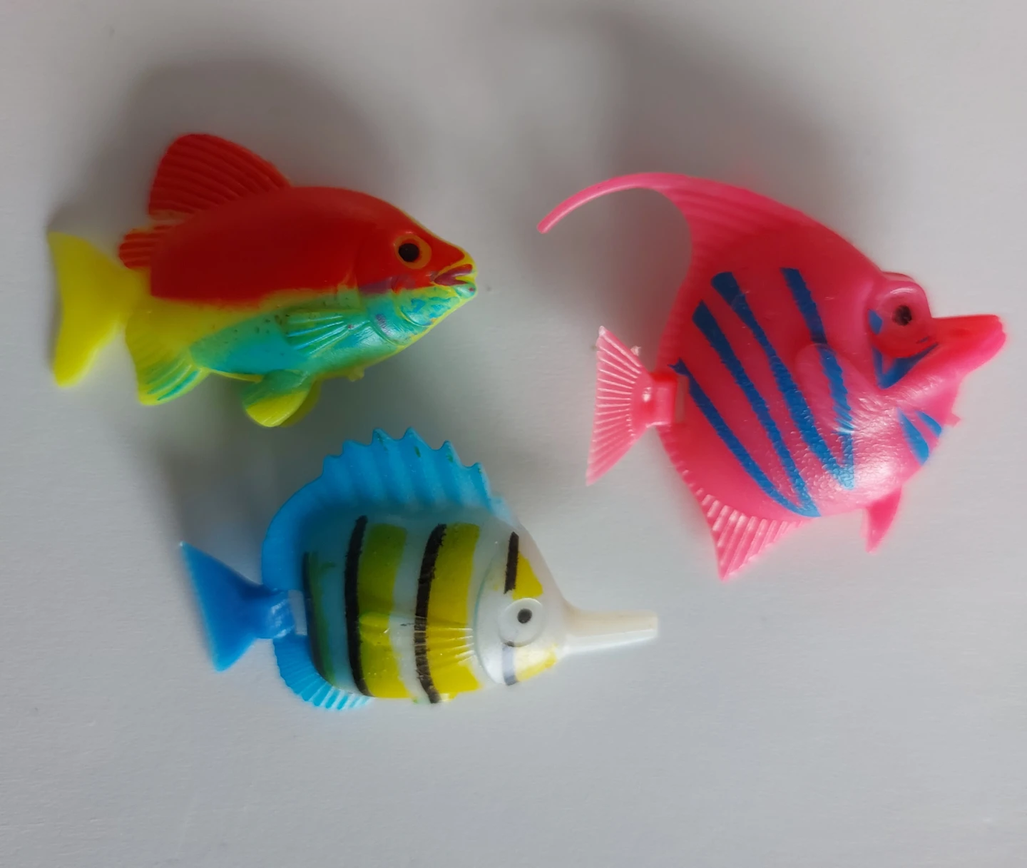 Set of 15 Plastic Toy Fish for Decoration and Aquariums - photo 2