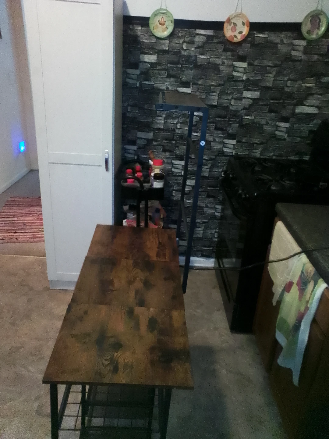 Table with power outlets for like a room or maybe kitchen and a - photo 4