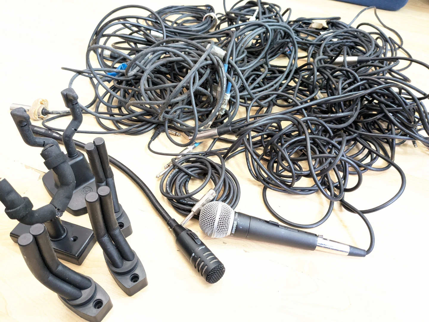 Mics, Guitar Stands & Audio Cable Equipment