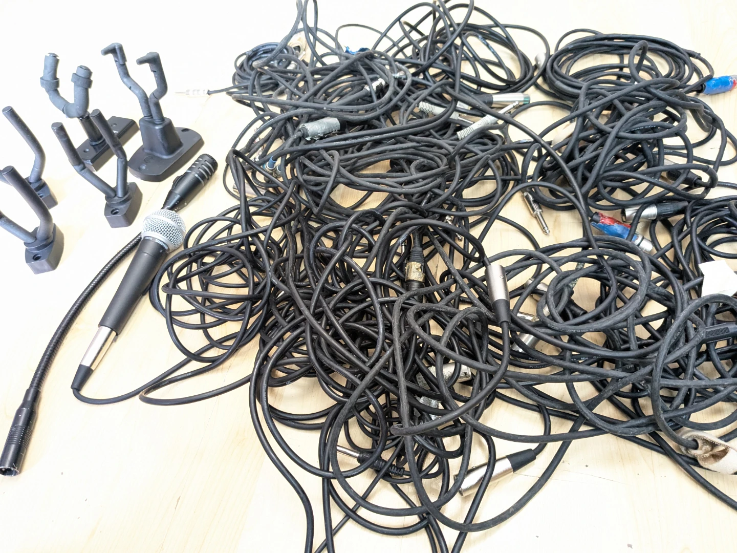 Mics, Guitar Stands & Audio Cable Equipment - photo 2