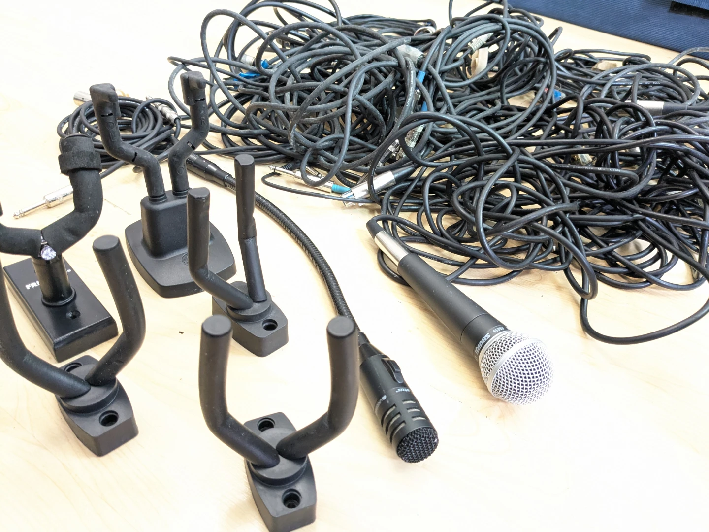Mics, Guitar Stands & Audio Cable Equipment - photo 5