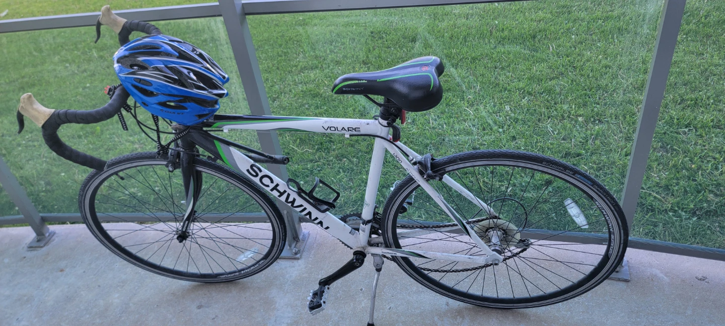 21 inch Road Bike with Helmet,Air Pump,Lock - photo 2