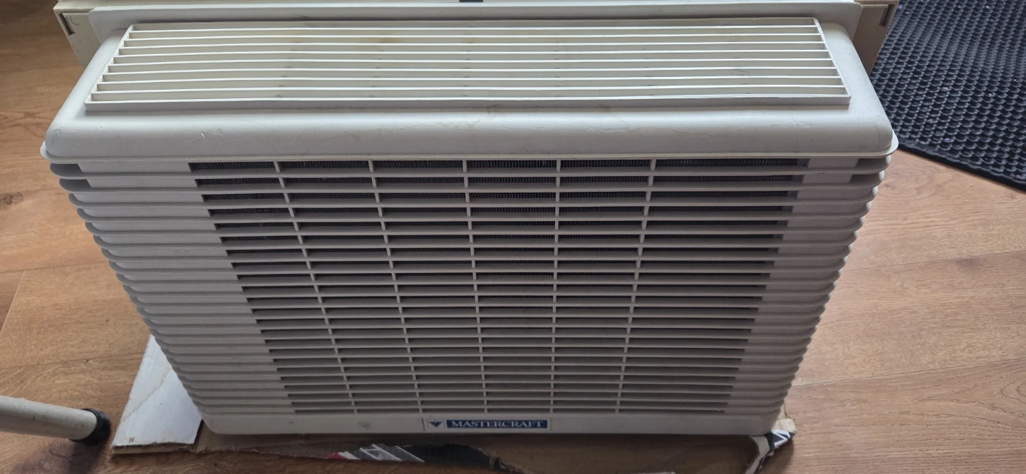 Window air conditioner - photo 2