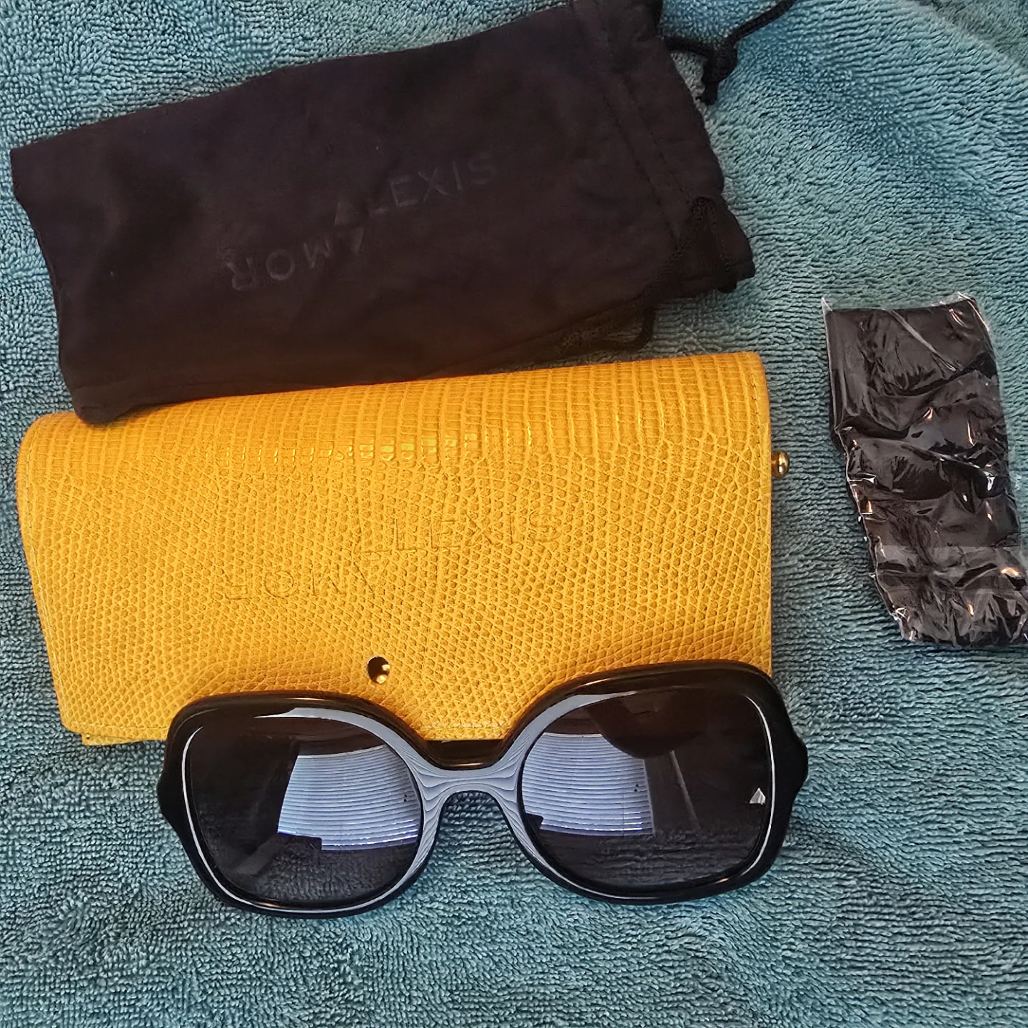 Alexis Amor The Rae II Oversized Sunglasses