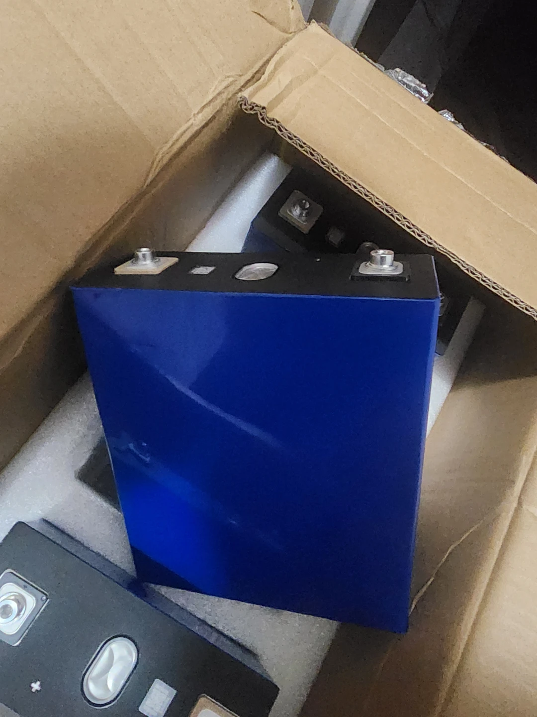 8 Lithium Iron Phosphate Batteries with Connectors - photo 4