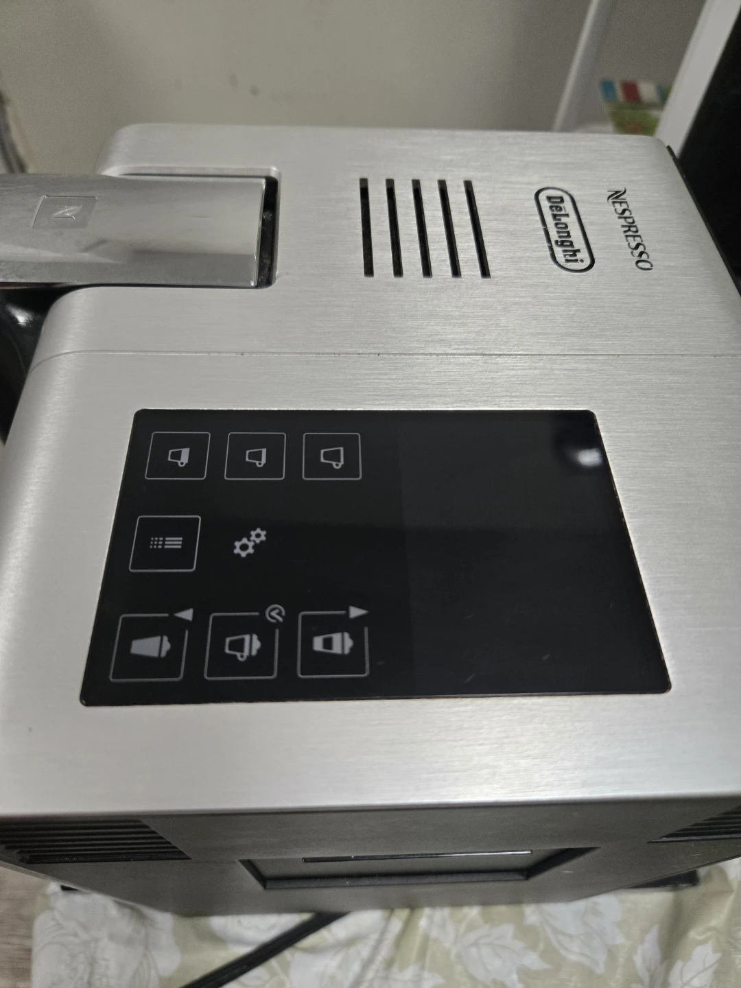 De'Longhi Nespresso Coffee Machine - photo 2