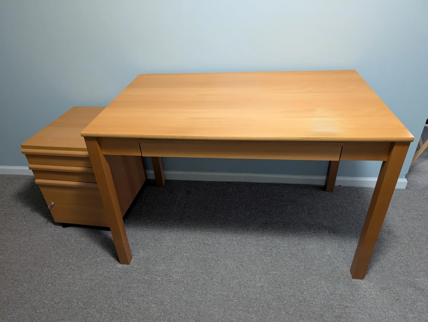 Excellent condition desk, filing cabinet and bookcase