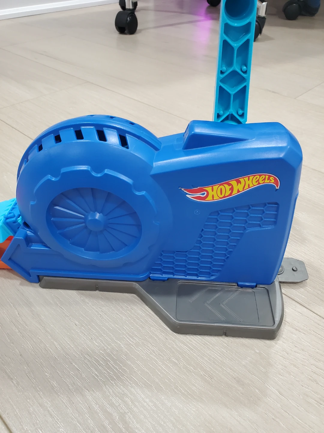 Hot Wheels Track Builder Rev 'n Launch Challenge Playset - photo 3