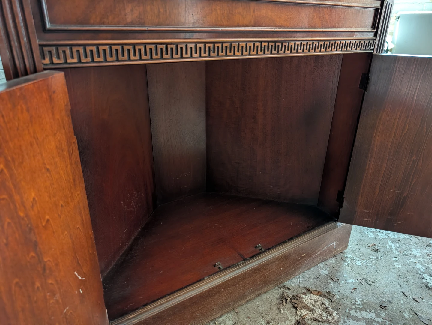 Vintage 70s Greek Oriental Display Cabinet - photo 3