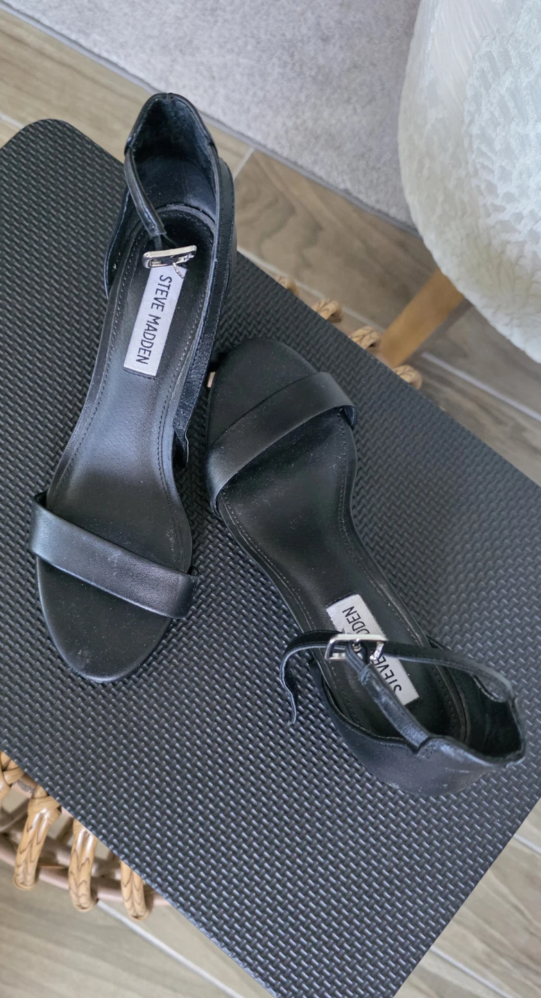 Steve Madden Black Leather Block Heel Sandals size 6