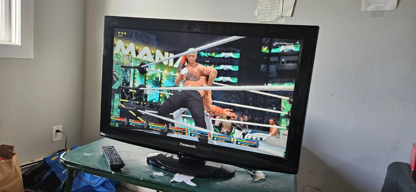 Panasonic TV with Remote -32 inches - photo 5