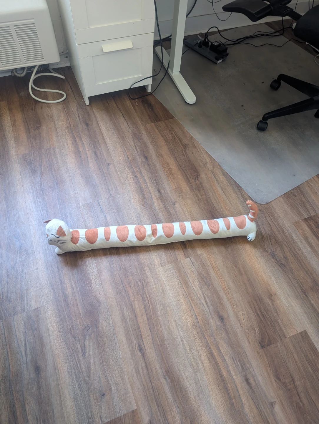 Door crack warmer/breeze blocker
