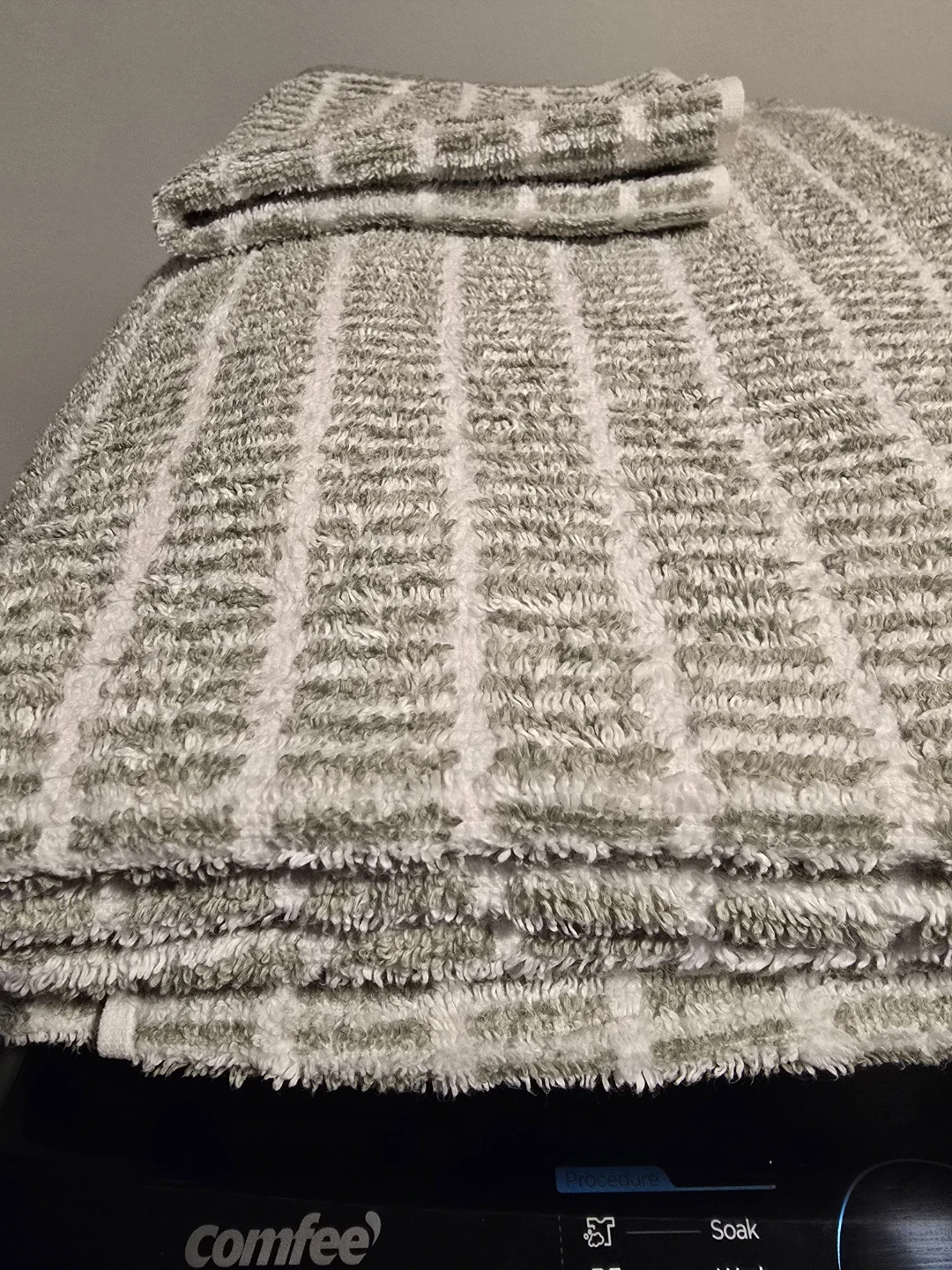 Set of 2 Grey Striped Bath  Towels 1 Wash Cloth