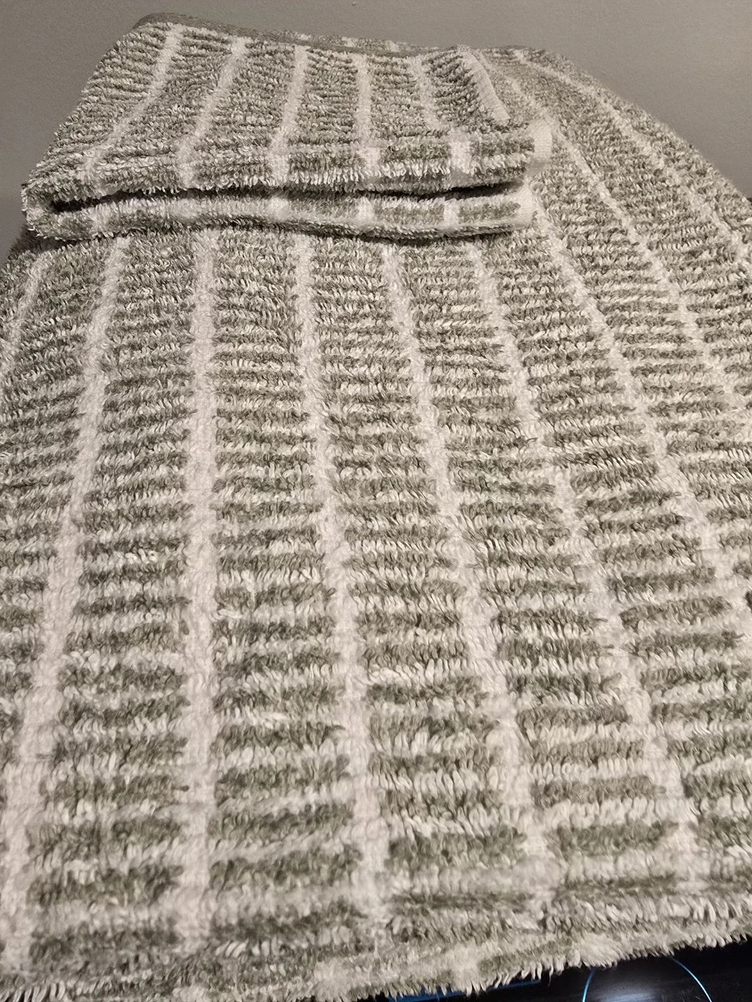 Set of 2 Grey Striped Bath  Towels 1 Wash Cloth - photo 2