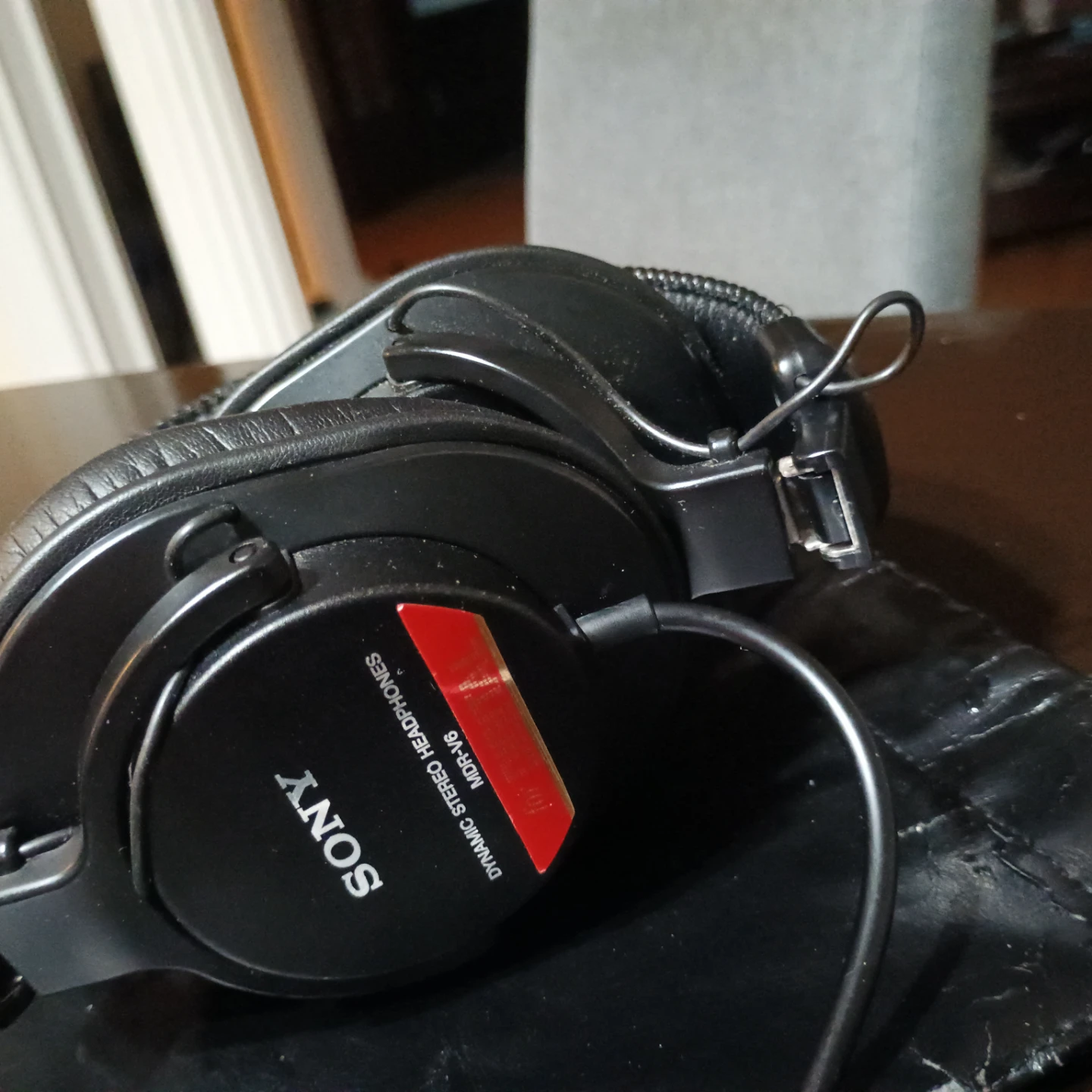 Sony MDR-V6 Dynamic Stereo Headphones - photo 3