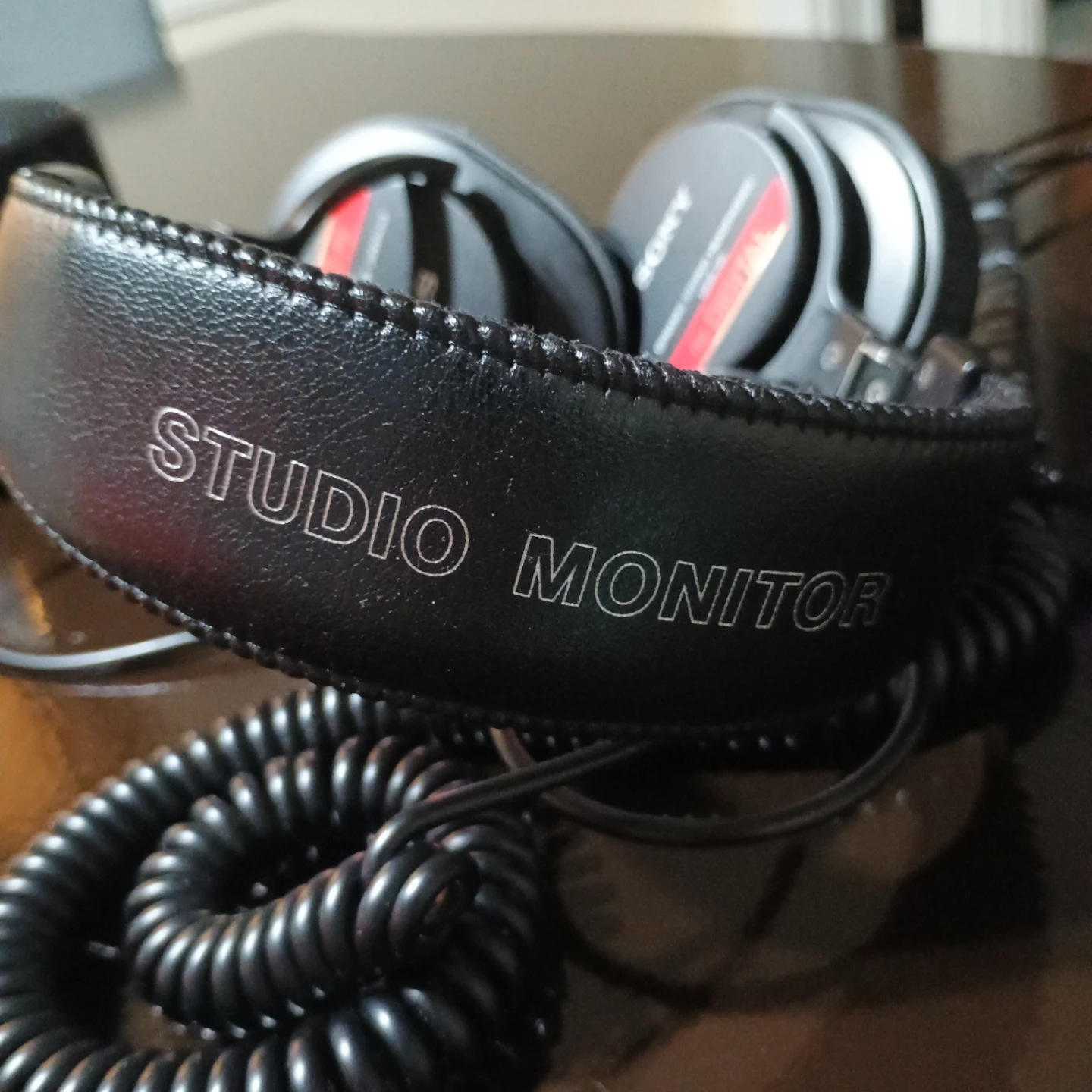 Sony MDR-V6 Dynamic Stereo Headphones - photo 5