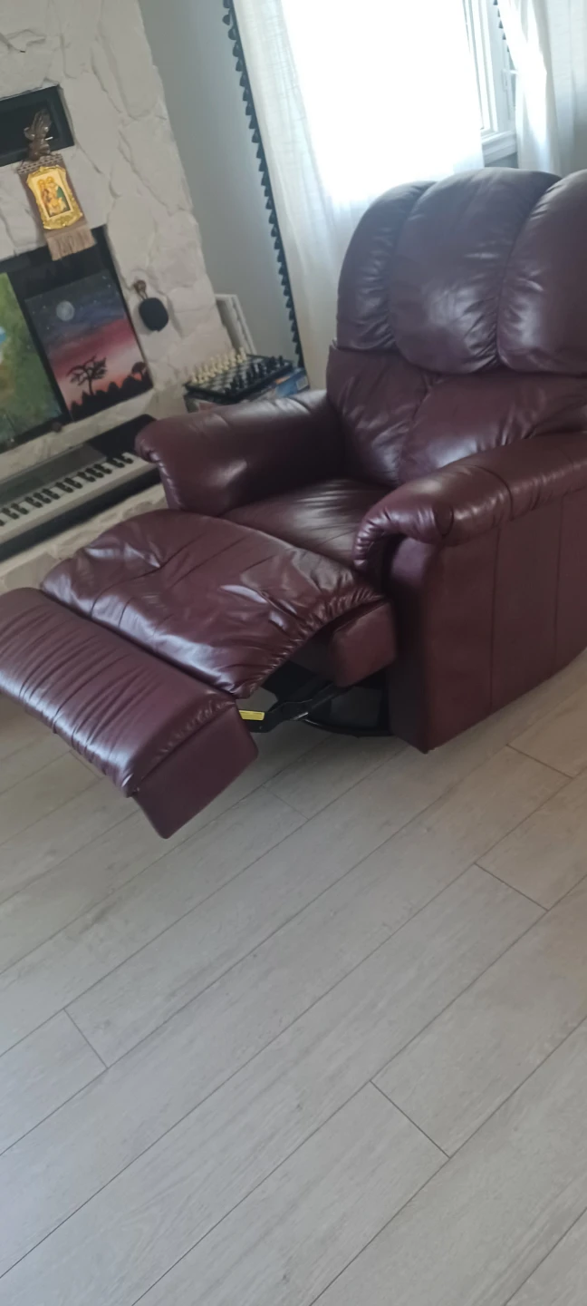 Real leather Recliner sofa set. - photo 3