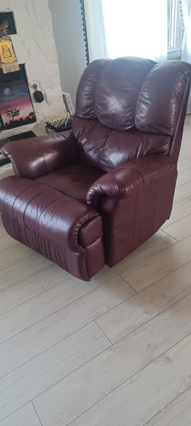 Real leather Recliner sofa set. - photo 4