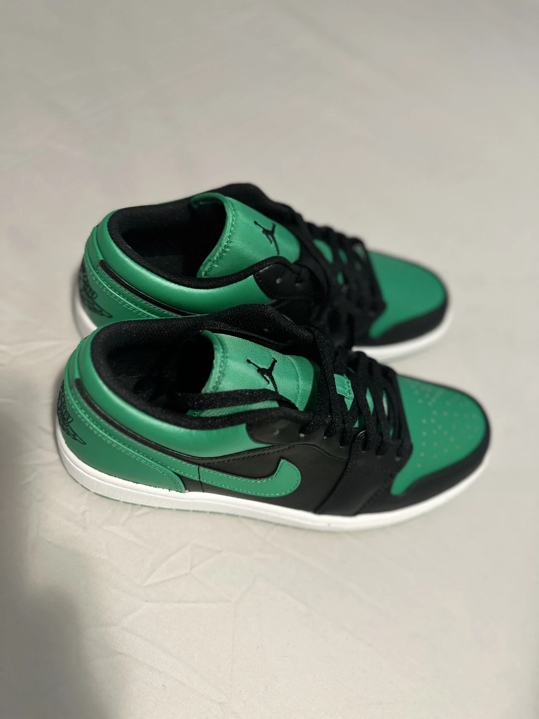 Air Jordan 1 Low SE "Green Glow" Sneakers - photo 2