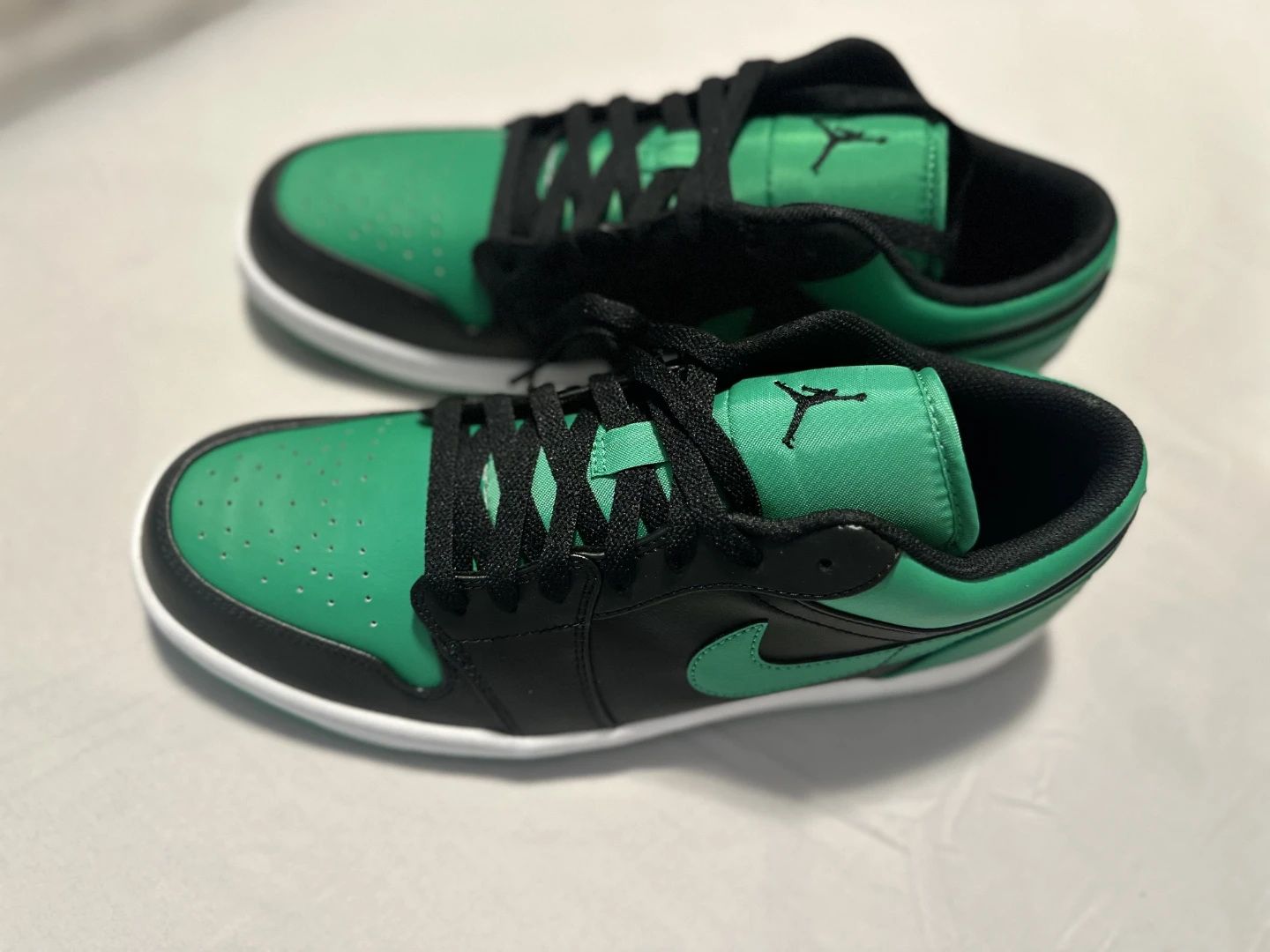 Air Jordan 1 Low SE "Green Glow" Sneakers - photo 3
