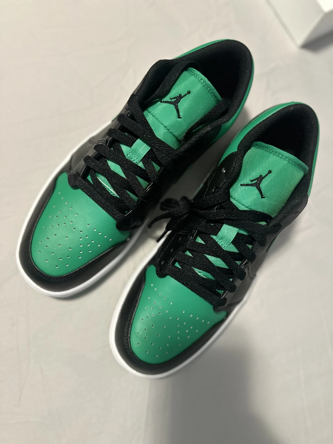 Air Jordan 1 Low SE "Green Glow" Sneakers - photo 4