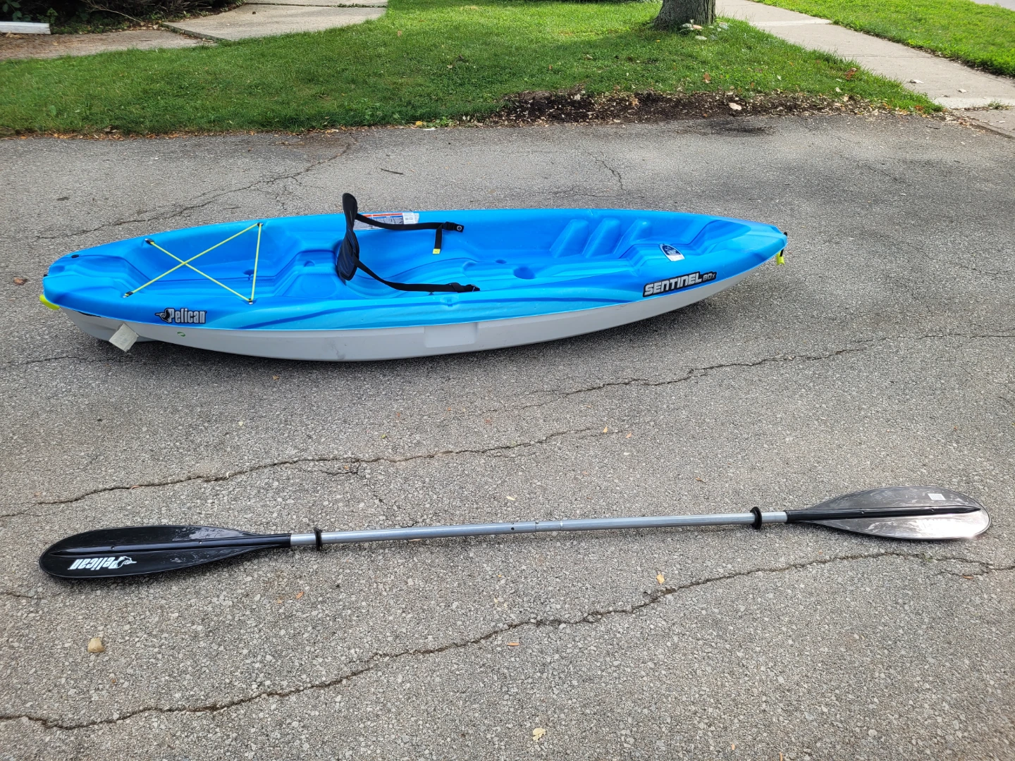 Pelican Sentinel Kayak with Paddle and Roof Rack Mounts - photo 2