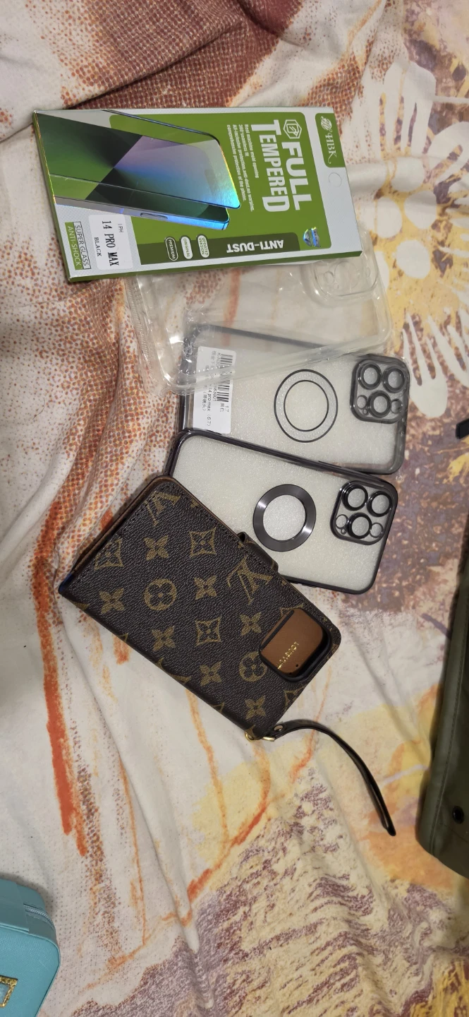 Iphone 14 pro max screen protector  and Bundle of casing