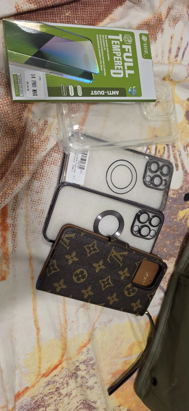 Iphone 14 pro max screen protector  and Bundle of casing - photo 2