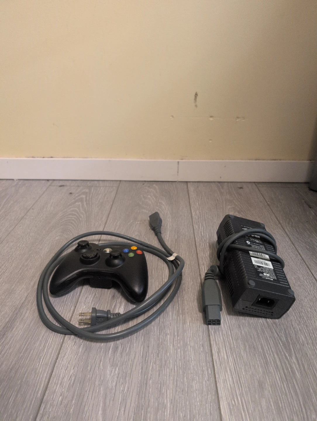 Xbox 360 Console with Controller and Power Brick - photo 5