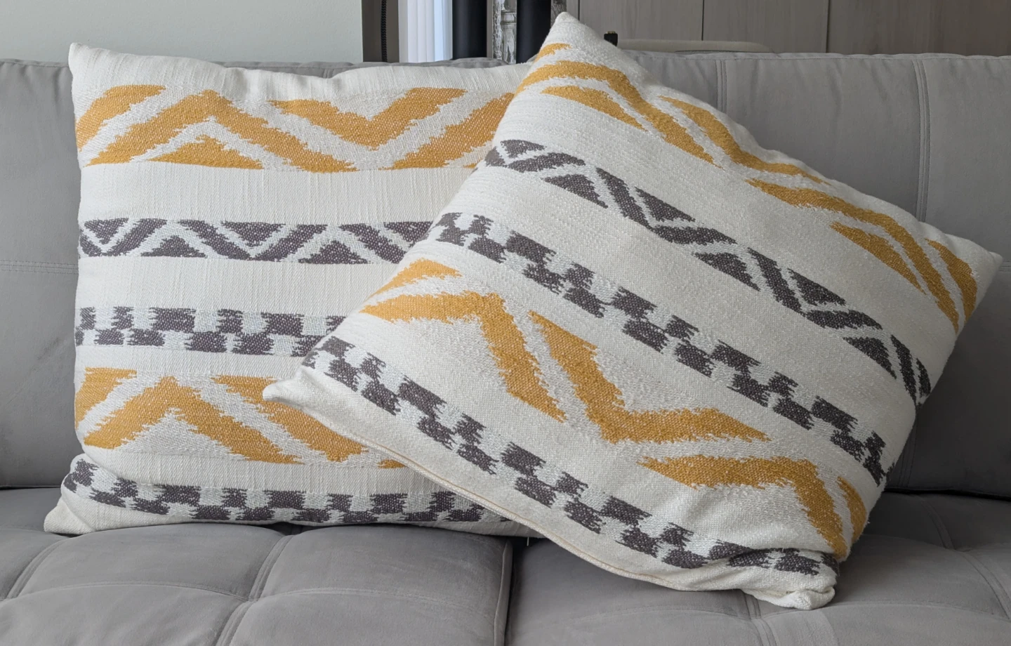 20" Throw Pillows (2)