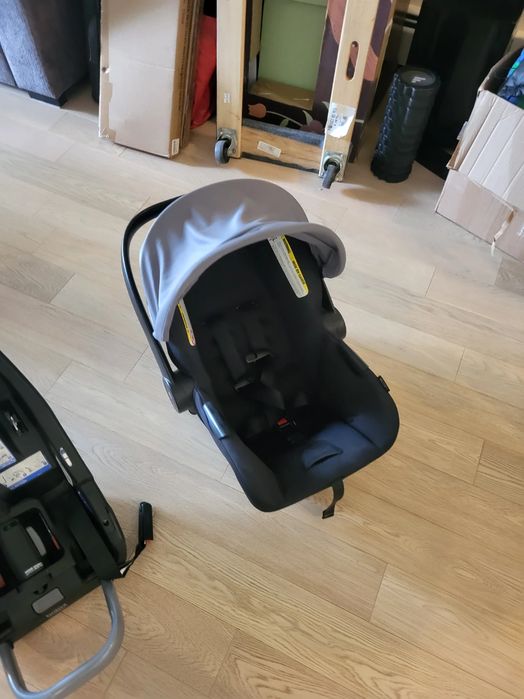 Britax Baby Car Seat with Base. - photo 3