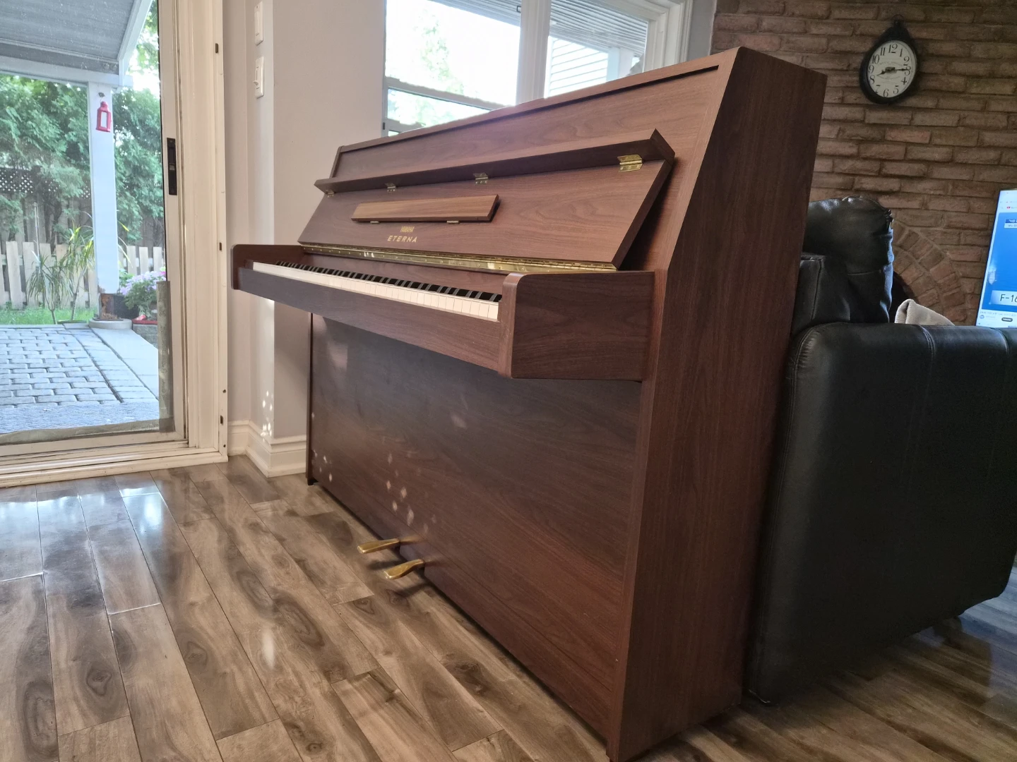 YAMAHA UPRIGHT PIANO - photo 2