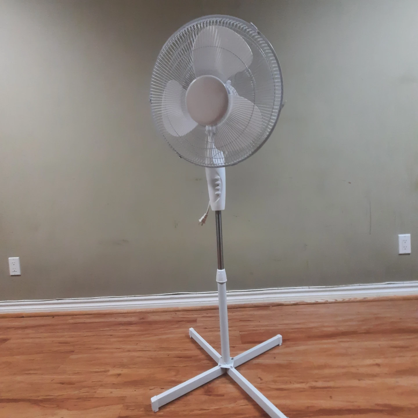 White Standing Fan - photo 3