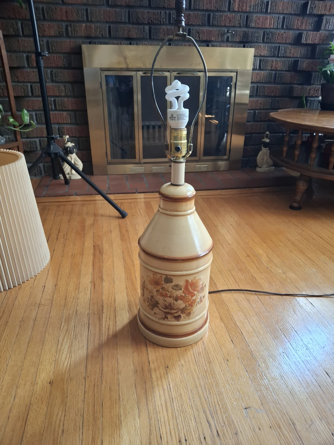 Vintage Table Lamp with Pleated Shade - photo 2