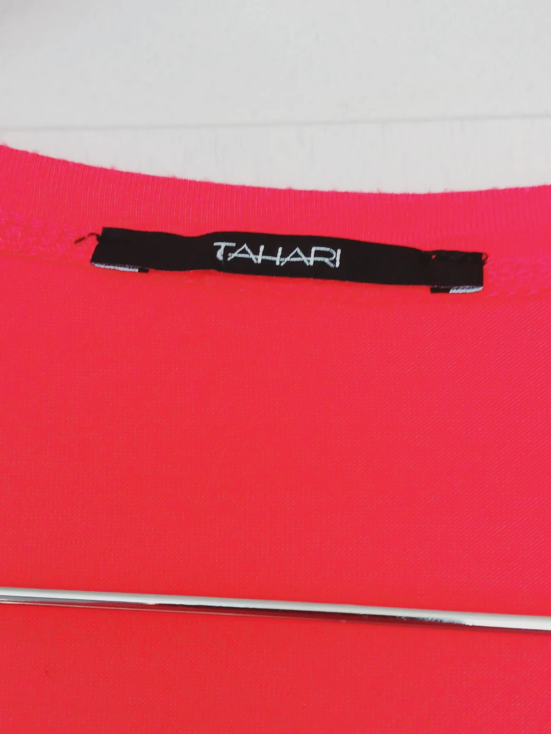 Tahari V-Neck T-Shirt - Bright Pink. Size L. - photo 3