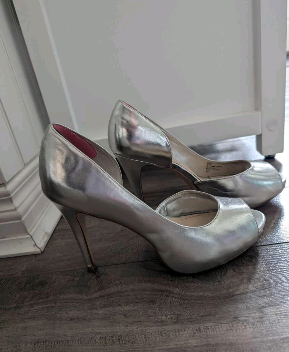 Steve Madden Silver Peep-Toe Heels - Size 8.5M - photo 3