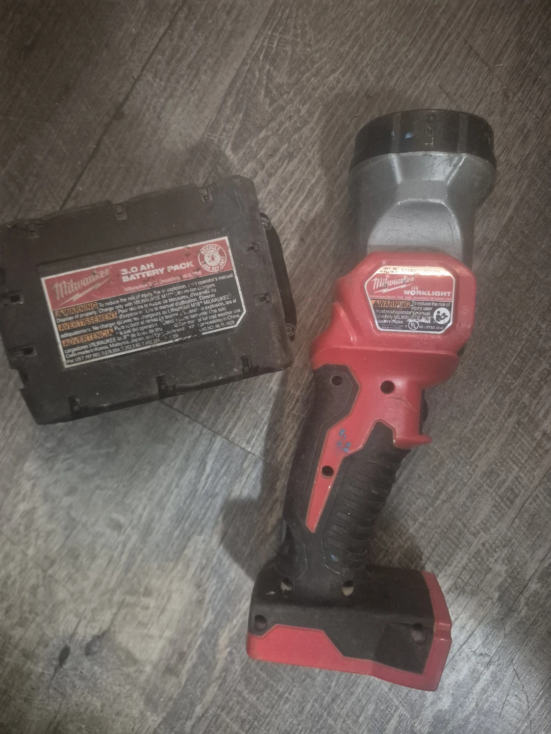 Milwaukee Worklight with 3.0 Ah Battery Pack