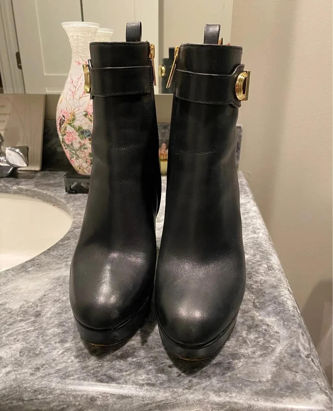 Michael Kors Black Leather Ankle Boots Size 6 - photo 3