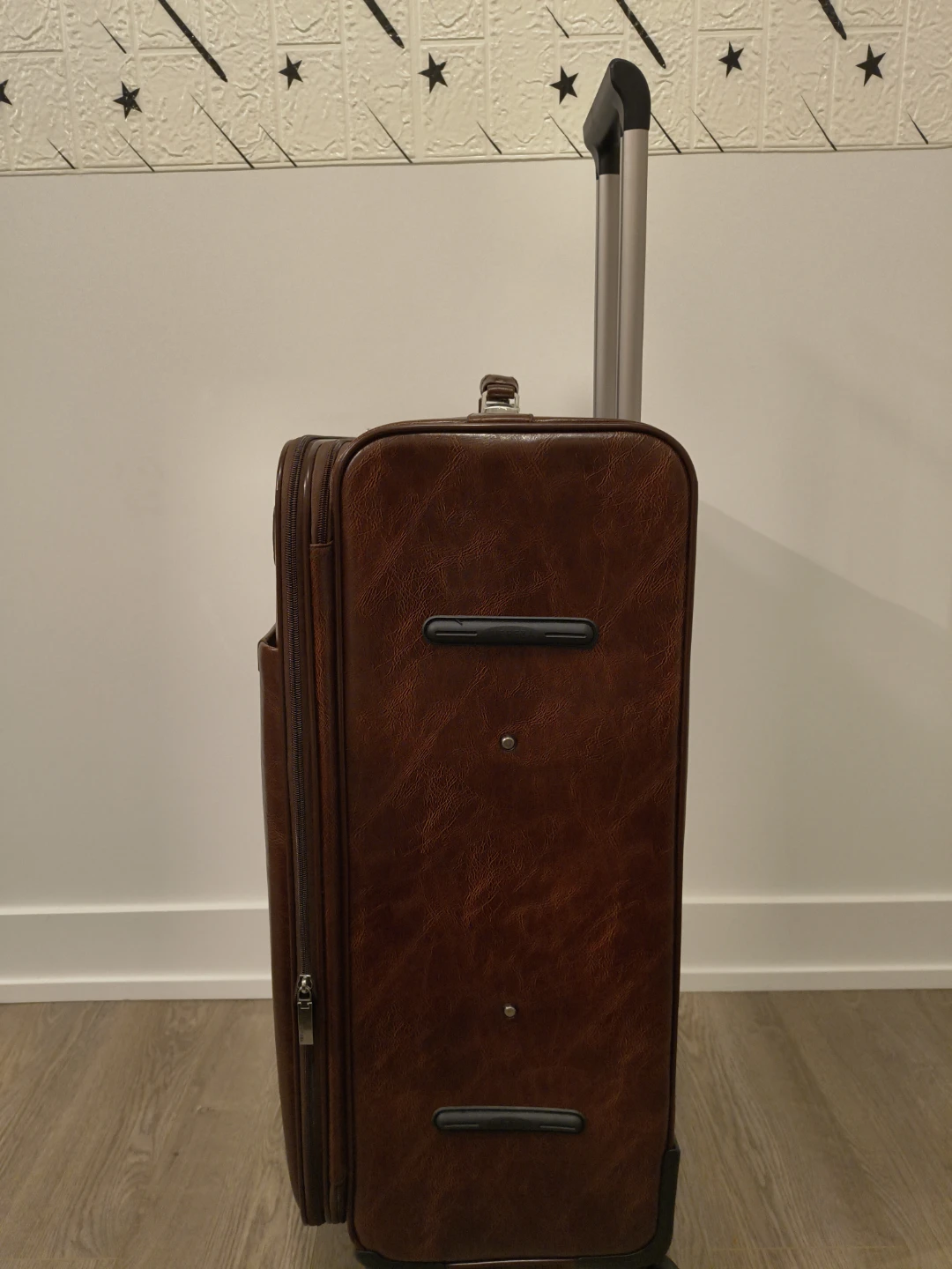 Like New Impreza Brown Leather Spinner Suitcase – Used Twice! - photo 5