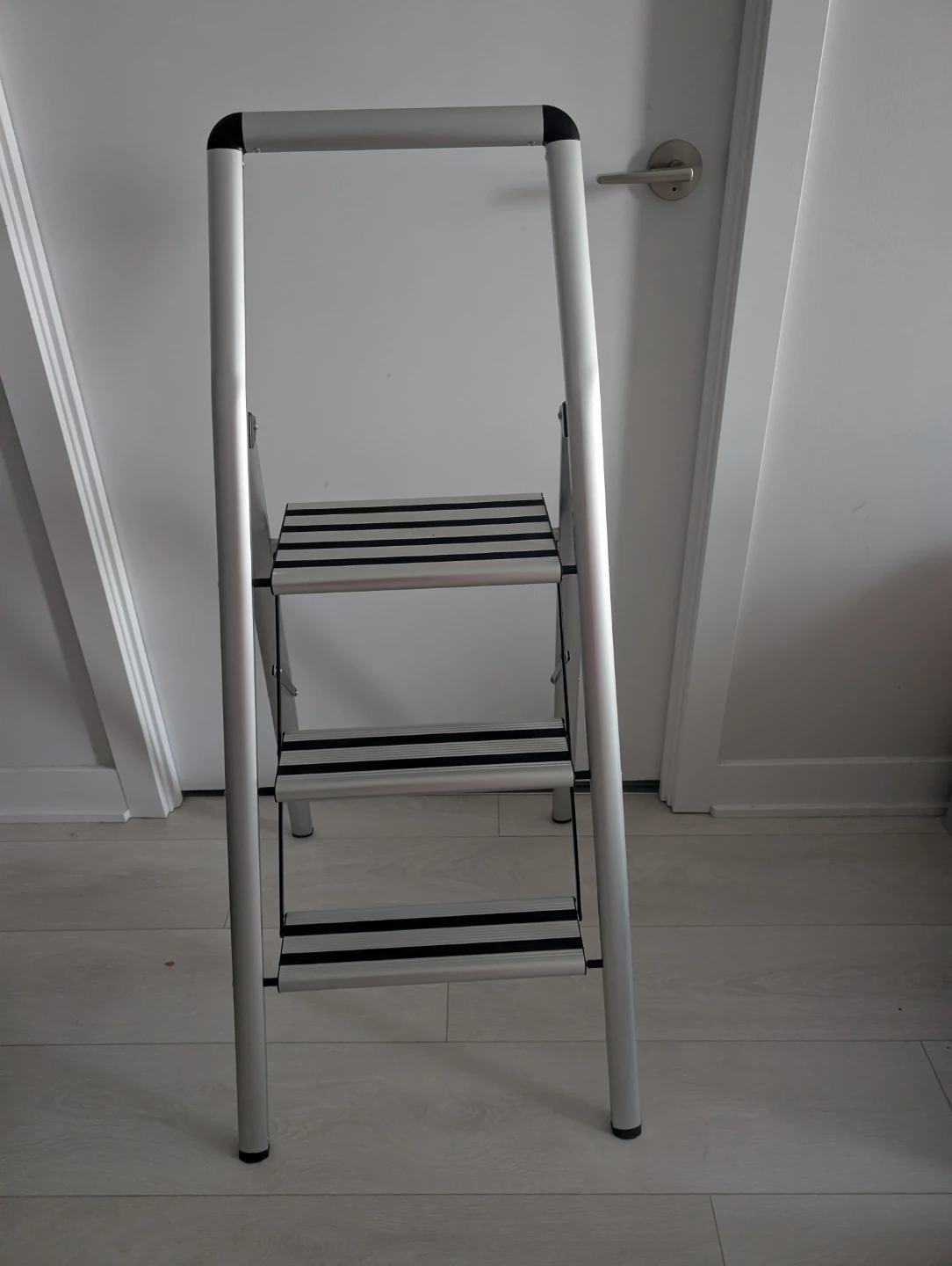 Aluminum Step Stool Ladder - photo 4