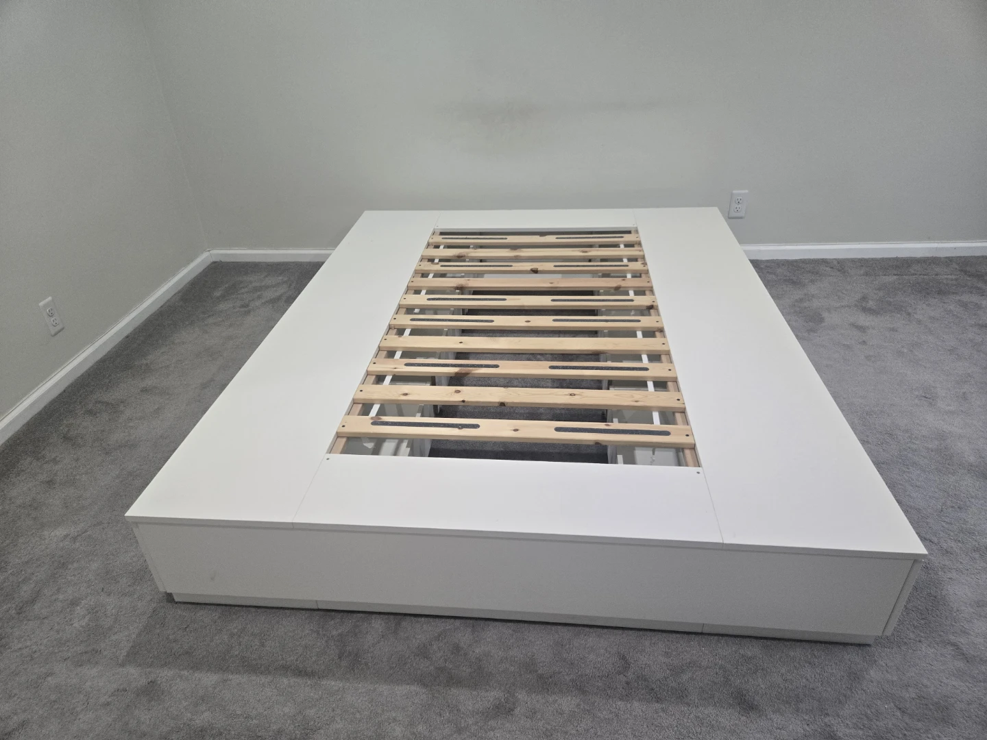 Queens size bed frame with six drawers - photo 3