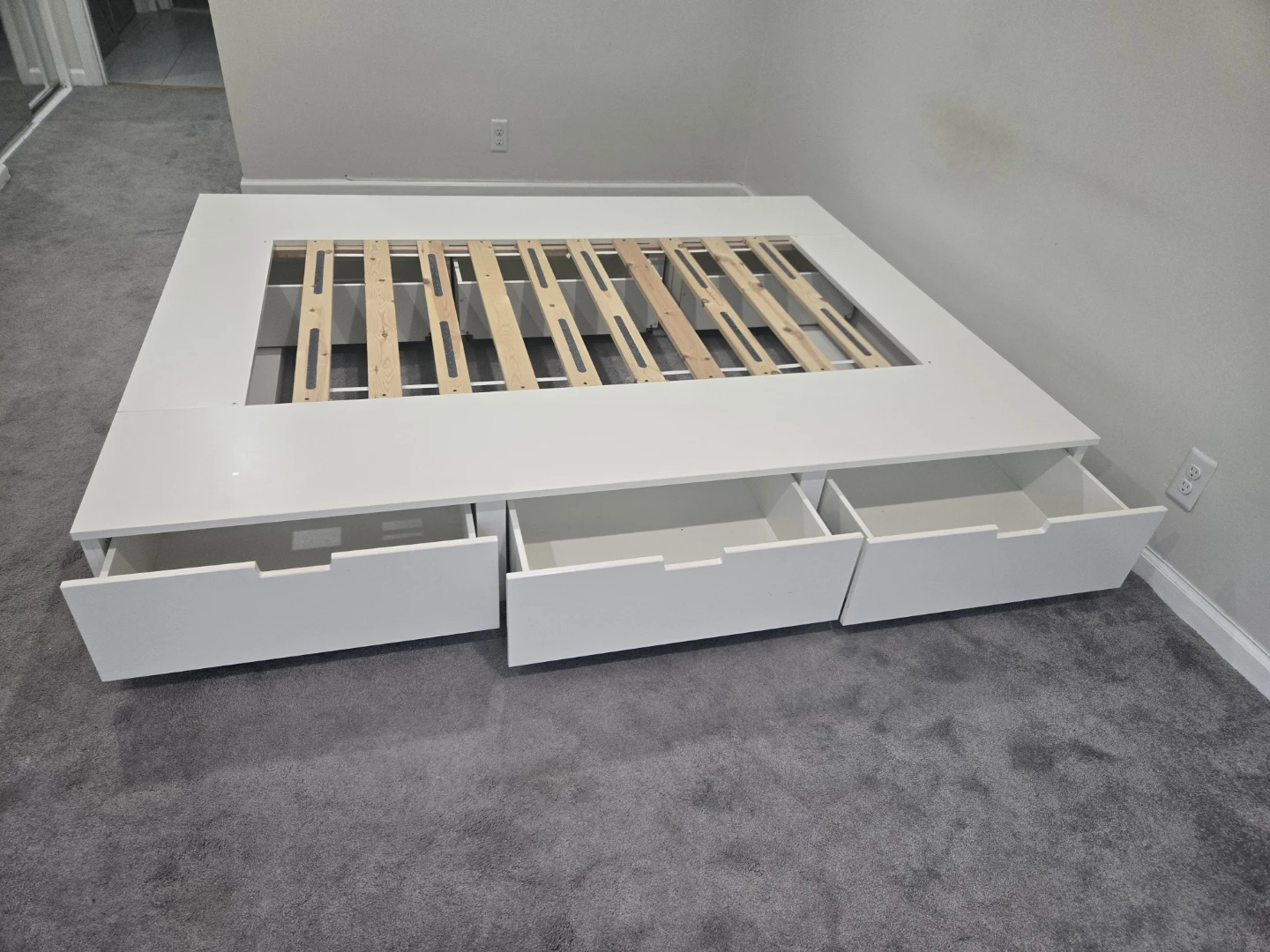 Queens size bed frame with six drawers - photo 4