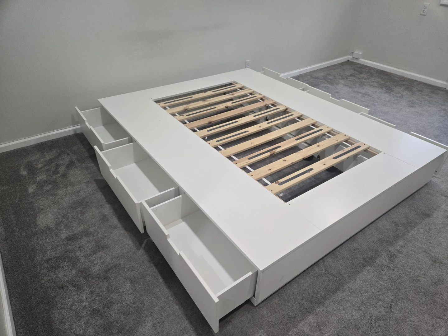 Queens size bed frame with six drawers - photo 5