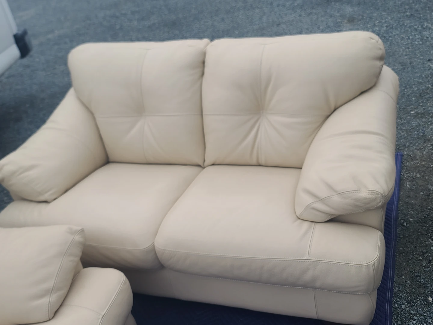 Chateau d'Ax Italian Leather Sofa & Loveseat Set – Made in Italy - photo 3