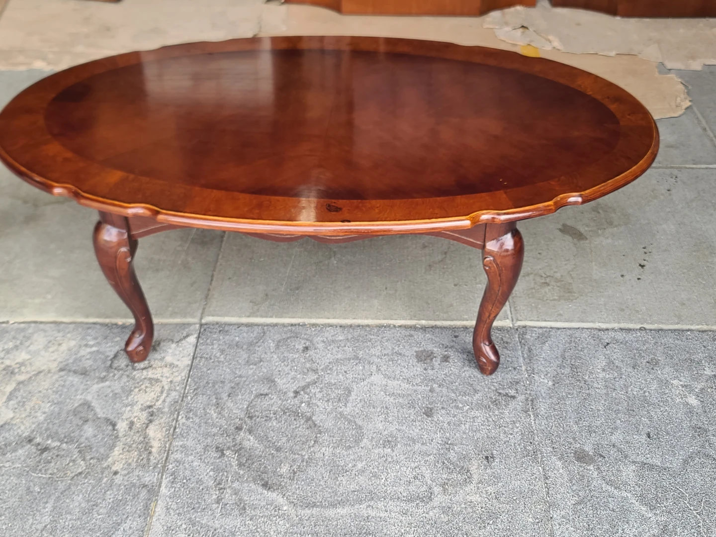 Oval Queen Anne Style Wood Coffee Table - photo 2