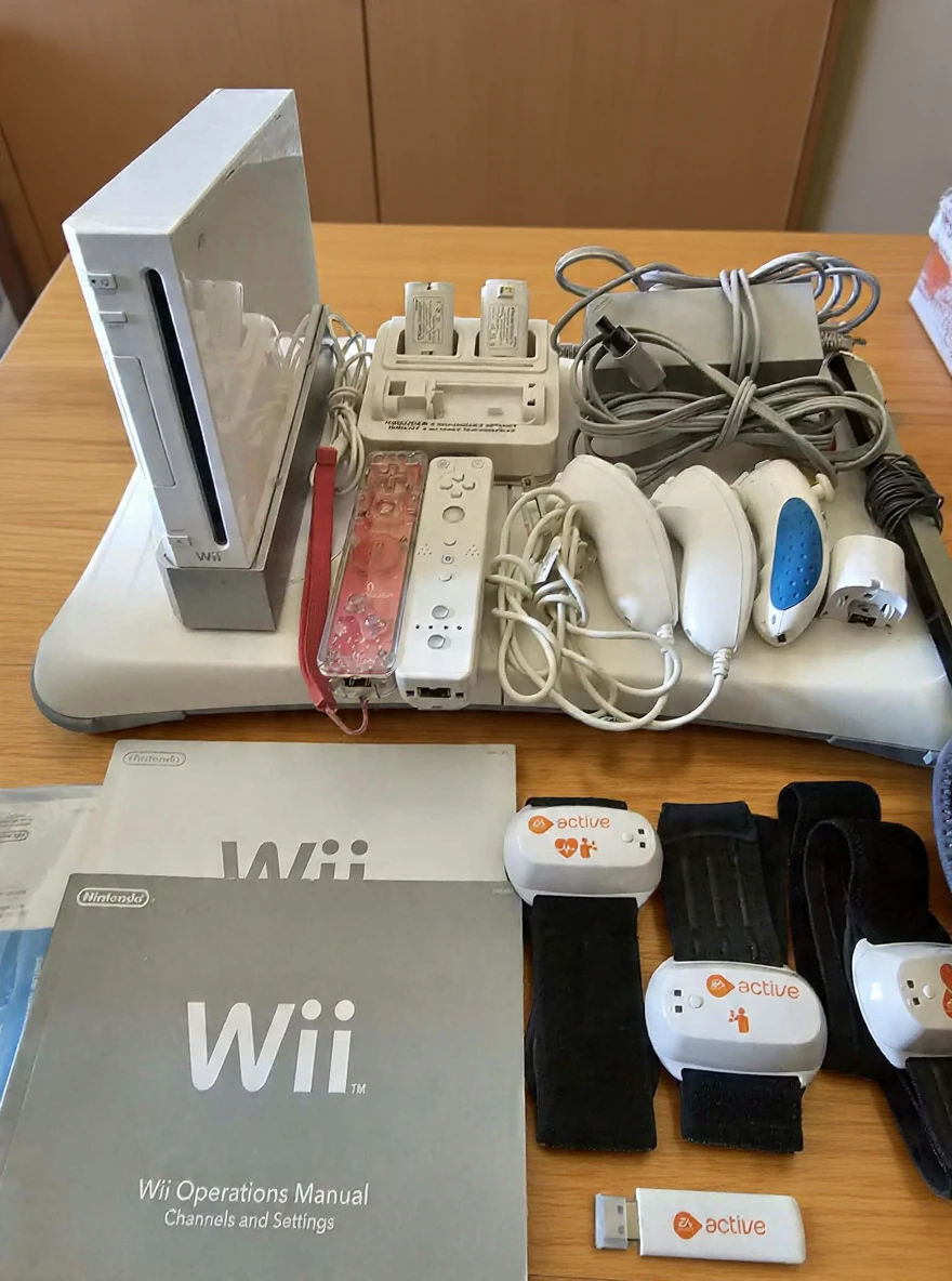 Nintendo Wii Console Gaming Bundle - photo 2